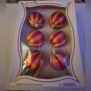 VINTAGE PYRAMID LOT 6 RED & GOLD CHRISTMAS ORNAMENTS W/ BOX